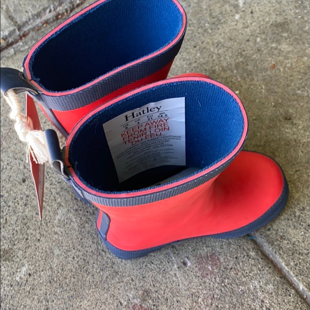 toddler hatley rain boots size 5.